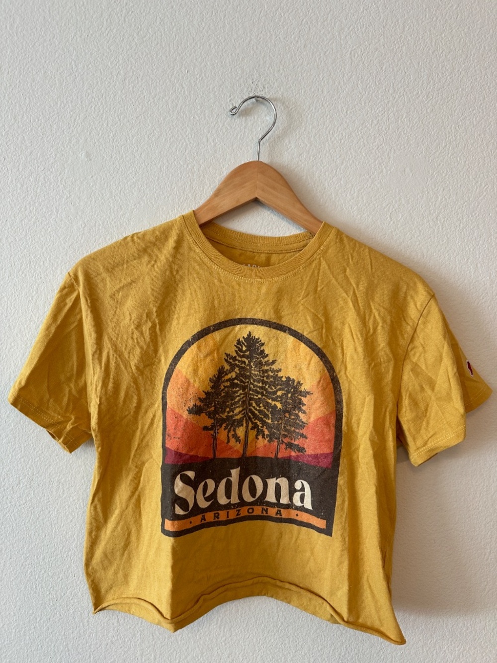 League Sedona Arizona Graphic Cropped T-Shirt Mustard Yellow Women's M